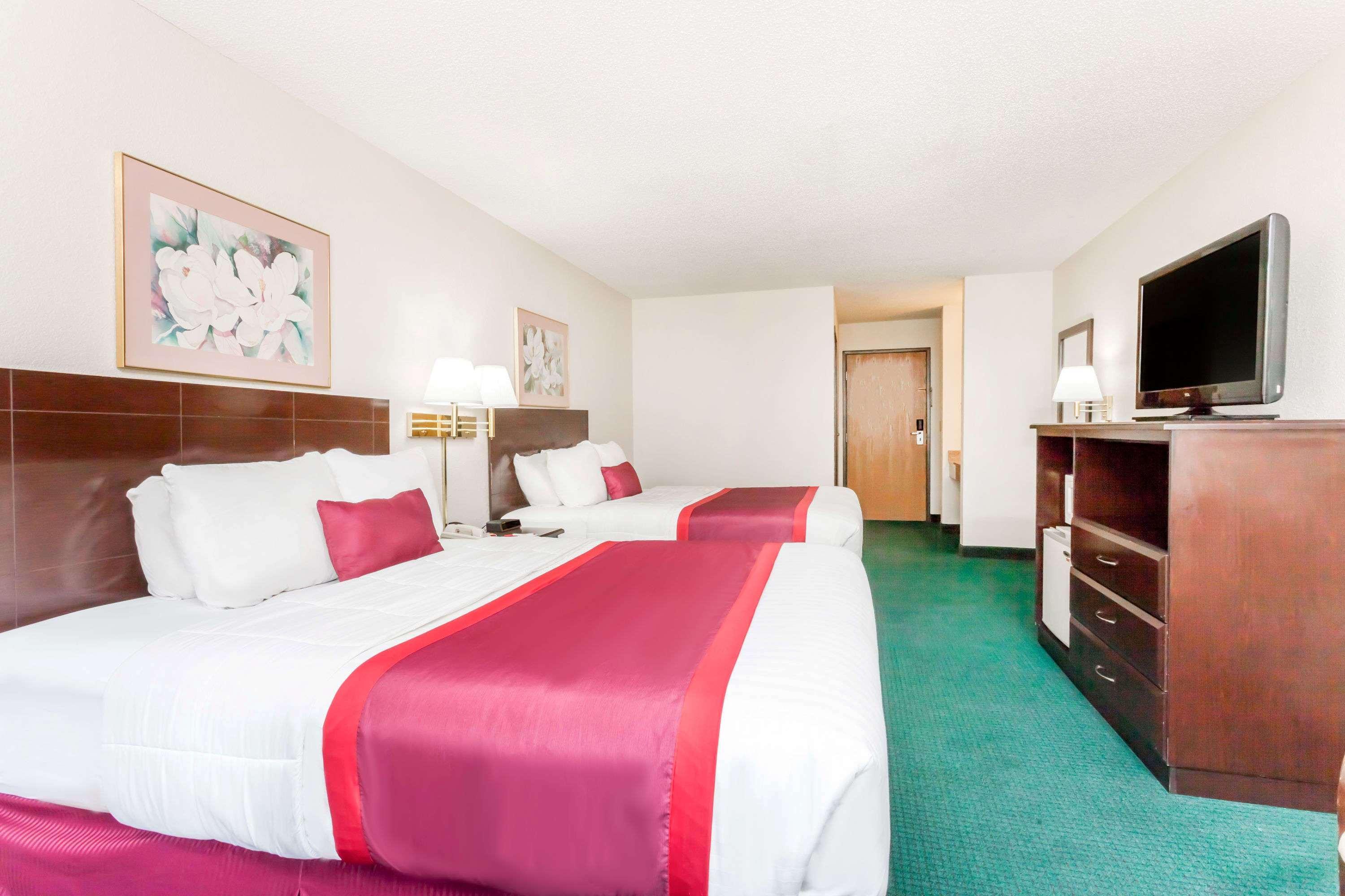 Ramada By Wyndham Tell City Εξωτερικό φωτογραφία
