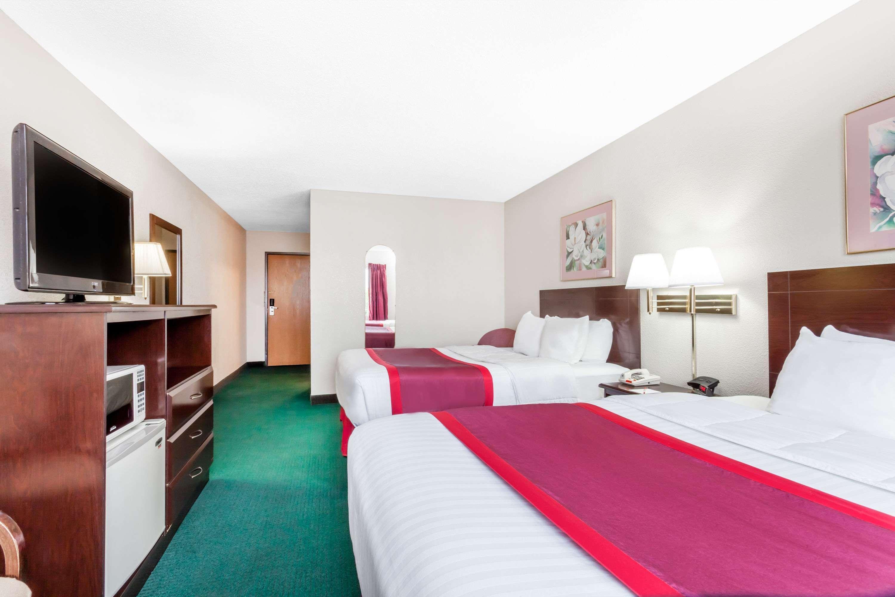 Ramada By Wyndham Tell City Εξωτερικό φωτογραφία
